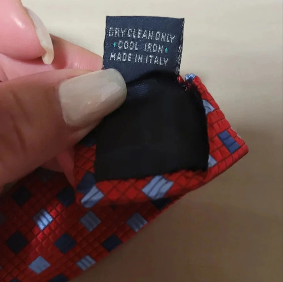 Burberry Red 100% silk Tie - Picture 3 of 6